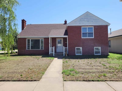 /international/us/2122-madison-st-great-bend-ks-110108470613/