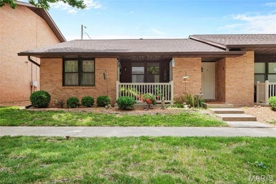 /international/us/1314-pine-street-highland-il-110108982337/