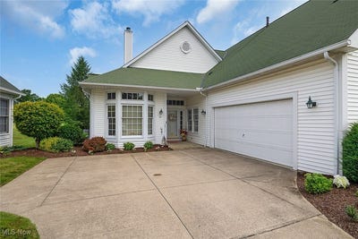/international/us/20-golf-view-lane-north-olmsted-oh-110100799490/