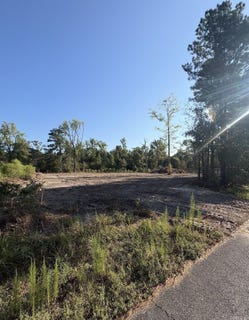 /international/us/amber-acres-bauxite-ar-110110066525/