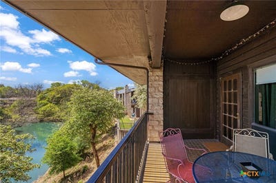 /international/us/371-w-lincoln-street-new-braunfels-tx-110109955328/