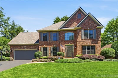 /international/us/990-pinecrest-drive-sugar-grove-il-110108854959/