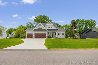 /international/us/3090-thornbury-drive-holland-mi-110108339205/