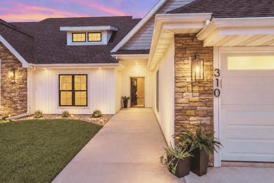 /international/us/310-willow-street-pardeeville-wi-110107637948/