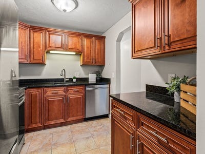 /international/us/7-gibbs-st-worcester-ma-110101480836/