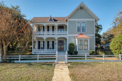 /international/us/541-n-main-st-la-grange-tx-110105795711/