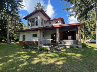 /international/us/8005-old-channel-trail-montague-mi-110106342484/
