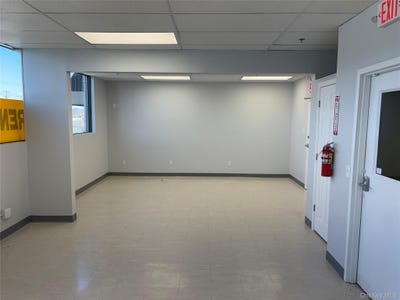 /international/us/280-route-211-e-middletown-ny-110107335141/