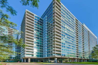 /international/us/9655-woods-drive-skokie-il-110106029071/