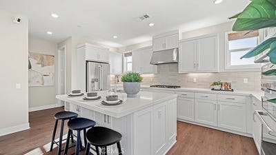 /international/us/920-chinon-irvine-ca-110107453359/