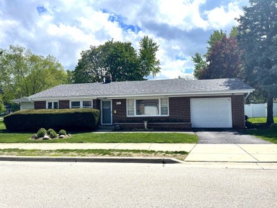 /international/us/903-erie-street-elgin-il-110108442379/