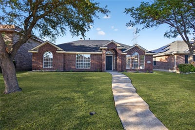 /international/us/2221-bridle-path-drive-lancaster-tx-110120496834/
