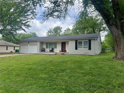 /international/us/12-brookside-drive-paola-ks-110108219414/