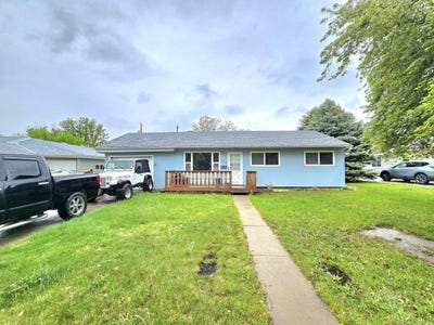 /international/us/104-2nd-st-glendive-mt-110099598433/