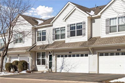 /international/us/1948-shamrock-place-chaska-mn-110106945771/