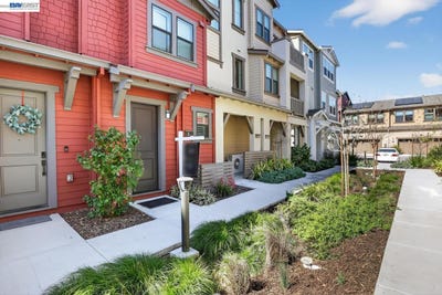 /international/us/922-noble-fir-ter-sunnyvale-ca-110108395430/