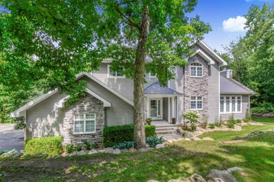 /international/us/4917-foxfire-trail-middleton-wi-110107609172/
