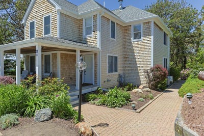/international/us/48-harry-kemp-way-provincetown-ma-110108469660/