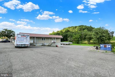 /international/us/8370-route-104-mount-pleasant-mills-pa-110100704726/