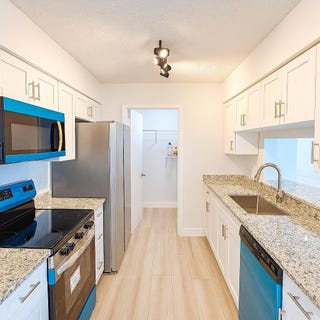 /international/us/4055-nw-cinnamon-tree-circle-jensen-beach-fl-110098664834/
