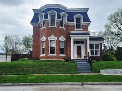 /international/us/108-n-4th-street-bellevue-ia-110107353726/