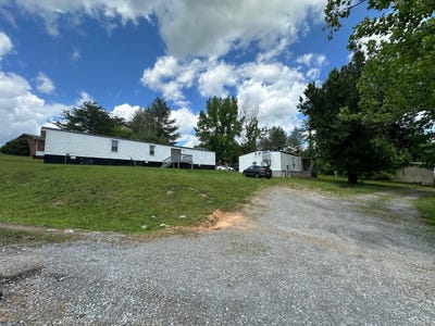 /international/us/2341-pocket-road-hurt-va-110097021424/