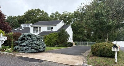 /international/us/26-bailey-lane-manorville-ny-110119491243/