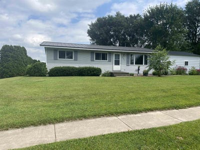 /international/us/1001-eureka-street-ripon-wi-110101088645/
