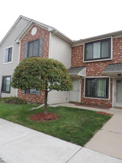 /international/us/30583-hidden-pines-lane-roseville-mi-110108472118/