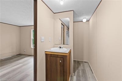 /international/us/5540-sparks-road-hamptonville-nc-110120561283/