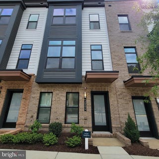 /international/us/2004-tysons-ridgeline-road-falls-church-va-110108235391/