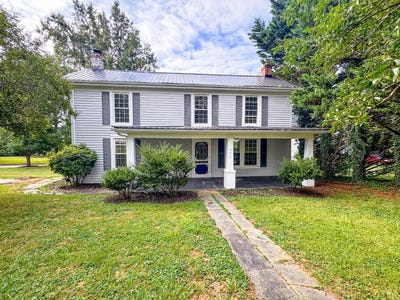 /international/us/176-n-main-amherst-va-110108058115/