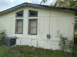/international/us/197-county-road-4639-hondo-tx-110100422450/