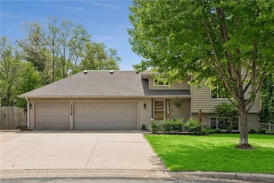 /international/us/16008-sheldon-avenue-eden-prairie-mn-110108572025/