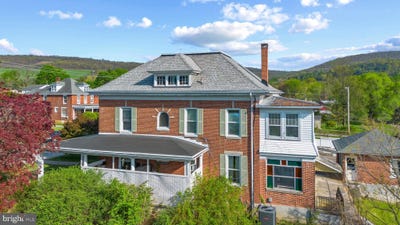 /international/us/16-n-maple-avenue-smithsburg-md-110099400459/