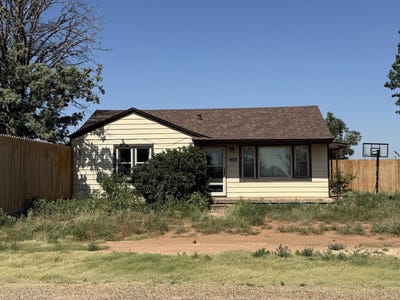 /international/us/1102-avenue-b-plains-tx-110101178841/