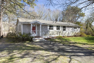 /international/us/6-stanley-place-hyannis-ma-110107828704/