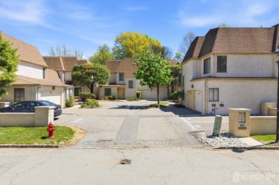 /international/us/98-park-gate-drive-edison-nj-110107626888/