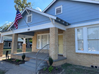 /international/us/300-s-prairieville-street-athens-tx-110120005425/