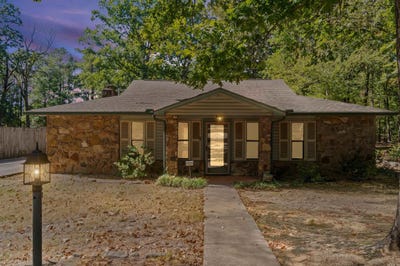/international/us/1006-robin-road-white-hall-ar-110120421095/