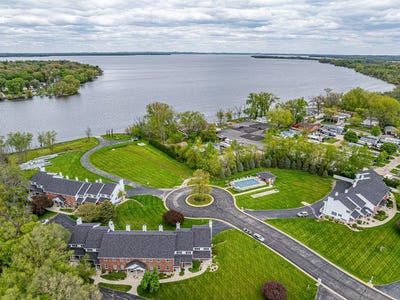 /international/us/10721-n-bay-shore-lane-milton-wi-110108817618/