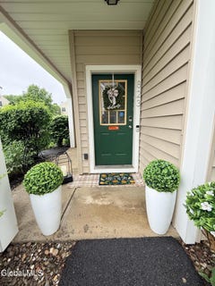 /international/us/823-hampton-place-boulevard-troy-ny-110108345383/
