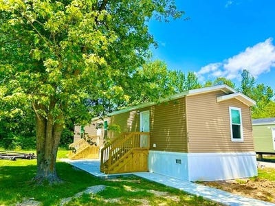 /international/us/2109-north-hickory-circle-west-north-vernon-in-110108875733/