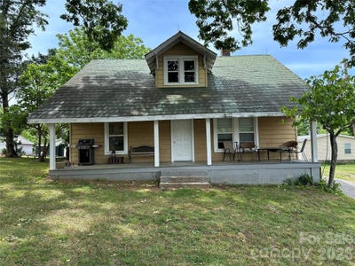 /international/us/5149-boone-trail-millers-creek-nc-110107804717/