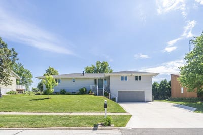 /international/us/2014-hilton-drive-cedar-falls-ia-110108478643/