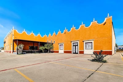 /international/us/608-w-alamo-st-rear-elgin-tx-110108531494/