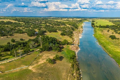 /international/us/1070-tullos-ln-mason-tx-110110104091/