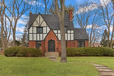/international/us/526-w-jackson-street-woodstock-il-110108338707/