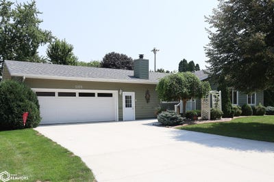 /international/us/2108-rodlyn-road-webster-city-ia-110109792223/