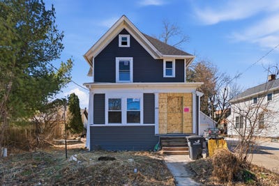 /international/us/206-maple-ave-waukesha-wi-110106693081/